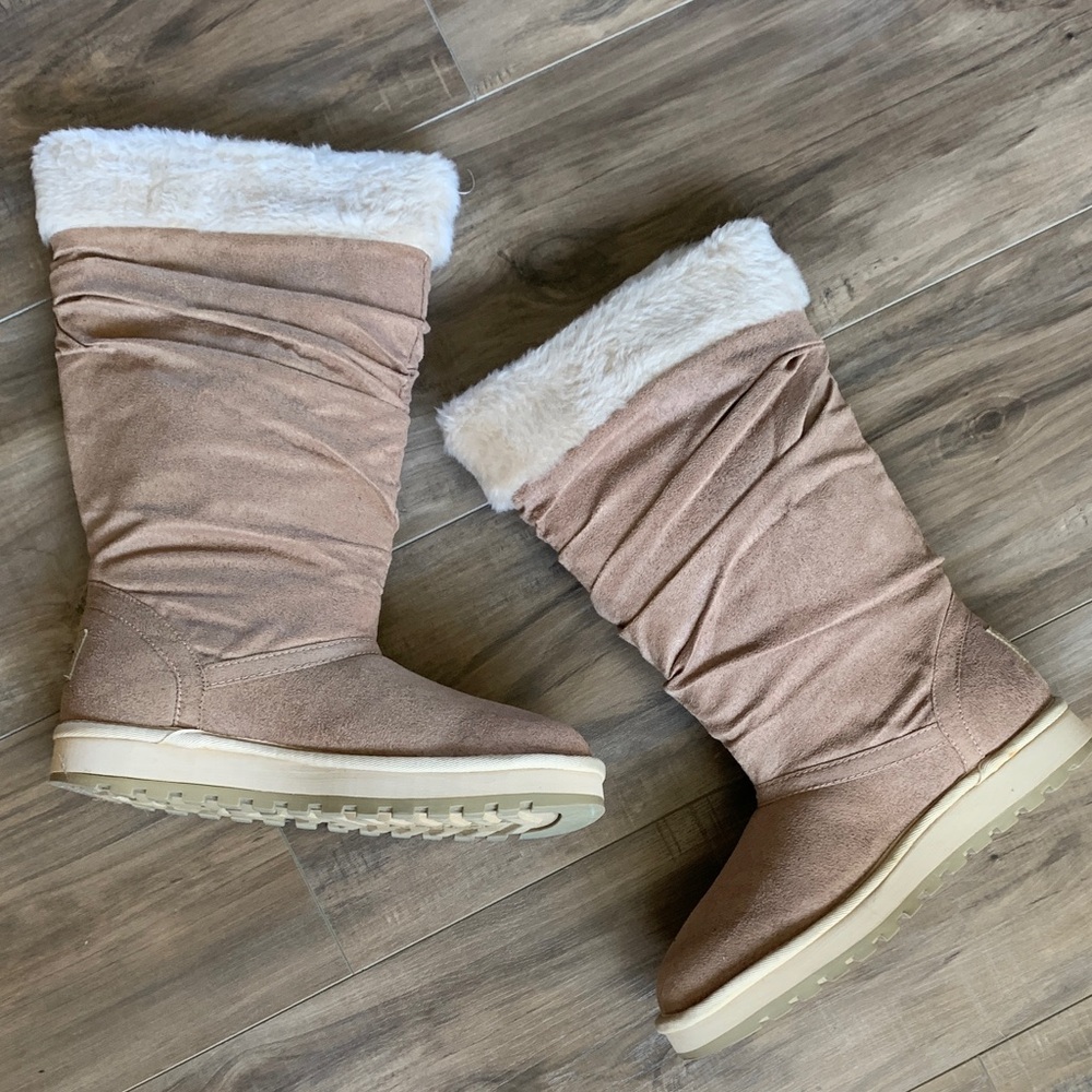 Sketchers Cozy Tan Faux Fur Lined Boots